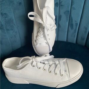 White Canvas Sneakers – Size Women’s 7 / Youth 5